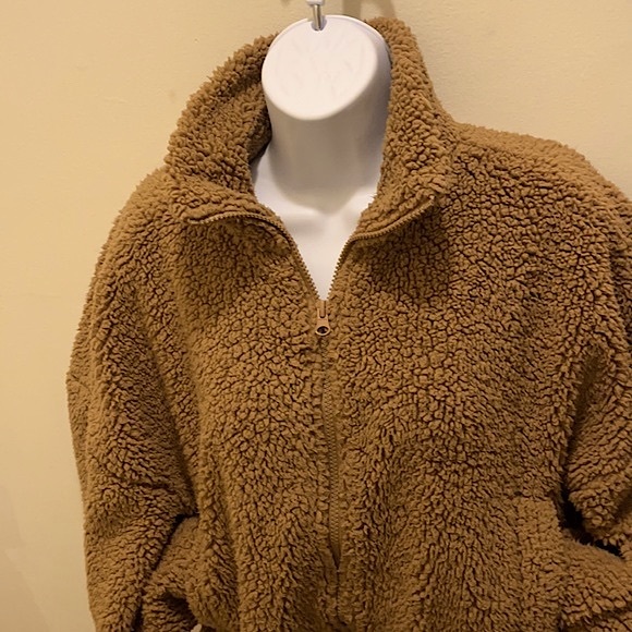 🍒BOGO🍒 Classic Cozy Teddy Bear Sherpa Full Zipper, Deep Pockets & Toggle straps - Picture 4 of 11